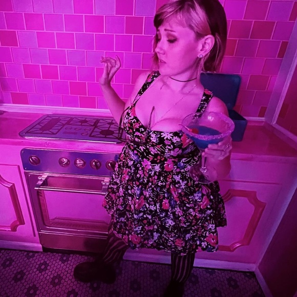 Meet your Posher, Dottie - Picture 2 of 4